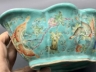 绿地粉彩瓜蝶绵绵叶型笔洗