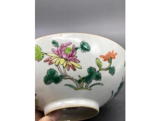 粉彩四季花卉纹碗