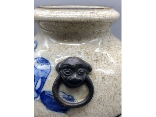哥釉青花人物兽耳洗口尊