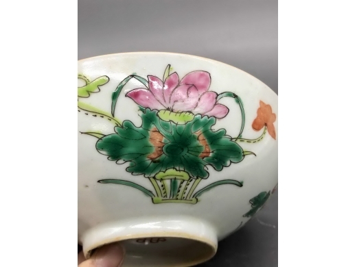 粉彩四季花卉纹碗