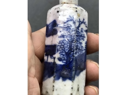 青花山水八方鼻烟壶