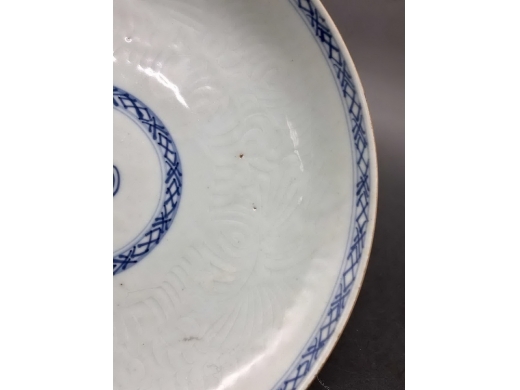 青花剔花花卉纹盘