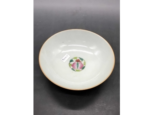 粉彩四季花卉纹碗