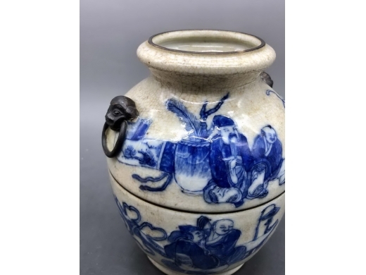 哥釉青花人物兽耳洗口尊