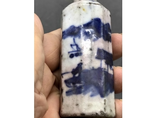 青花山水八方鼻烟壶