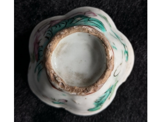 粉彩花卉纹博古盅