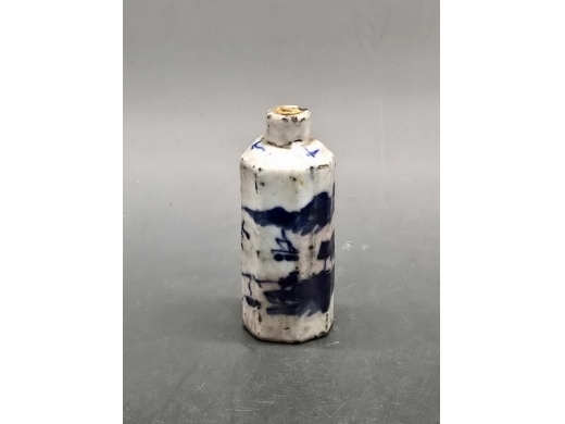 青花山水八方鼻烟壶