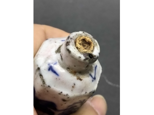 青花山水八方鼻烟壶