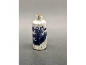 青花山水八方鼻烟壶