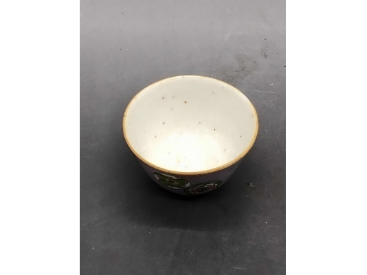天蓝地粉彩皮球花茶盏