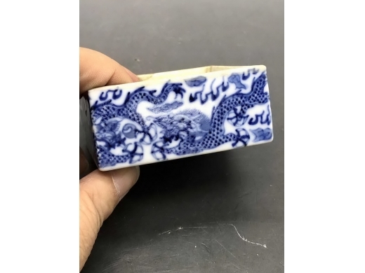 青花云龙纹四方印盒