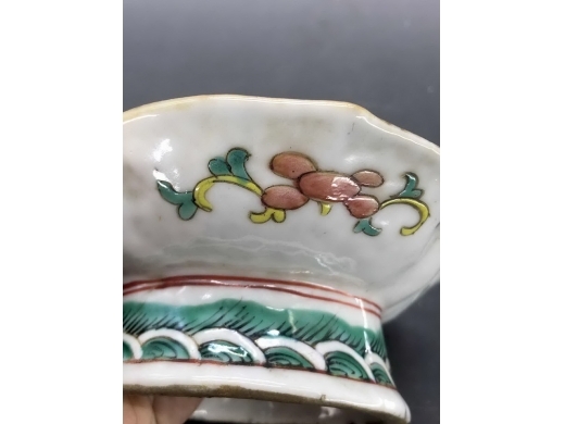 粉彩花鸟纹三角型供盘
