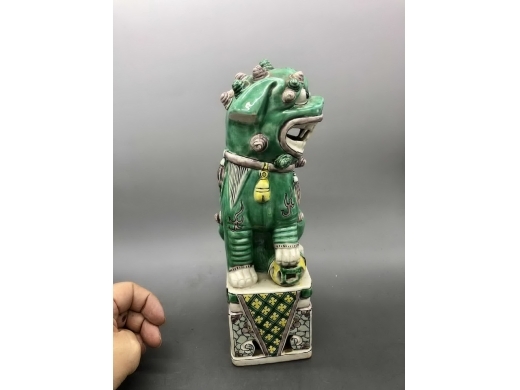 素三彩门狮一对
