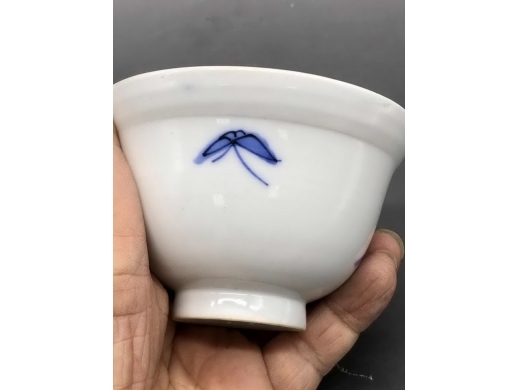 青花花蝶纹盖碗