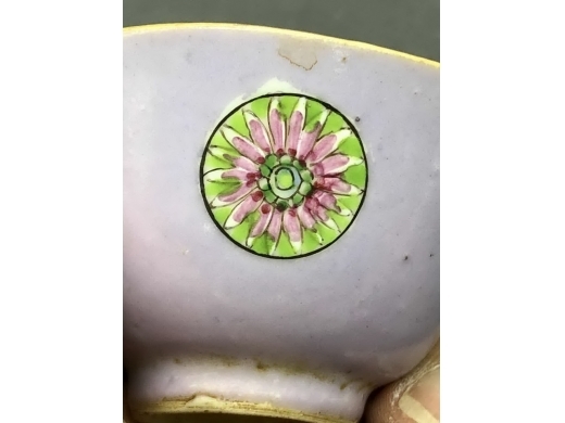 天蓝地粉彩皮球花茶盏