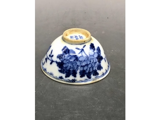 青花花蝶纹茶盏