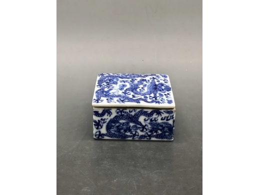 青花云龙纹四方印盒