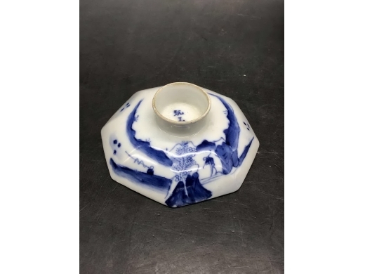 青花山水八方盖碗