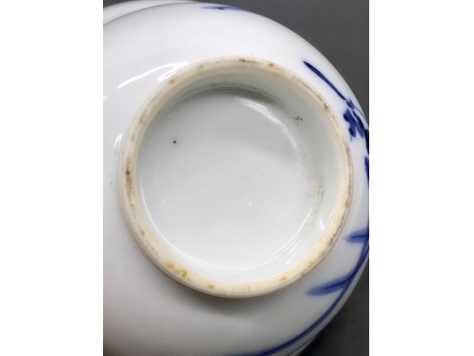 青花花蝶纹盖碗