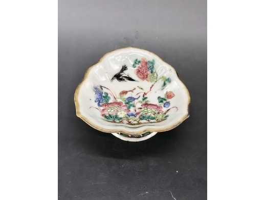 粉彩花鸟纹三角型供盘