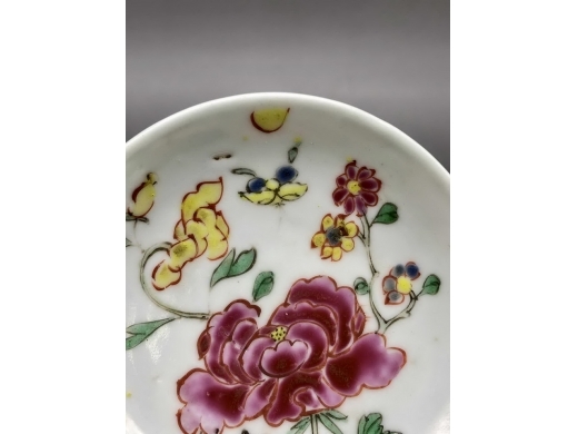 粉彩花蝶纹碟