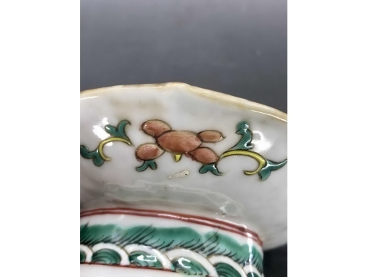 粉彩花鸟纹三角型供盘