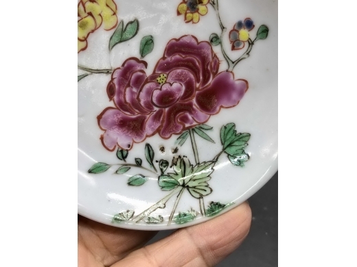 粉彩花蝶纹碟