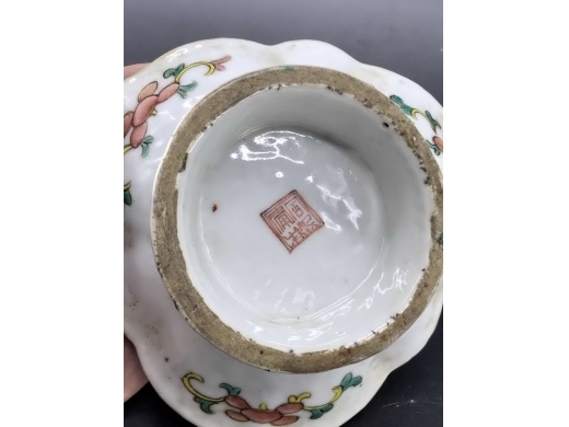 粉彩花鸟纹三角型供盘