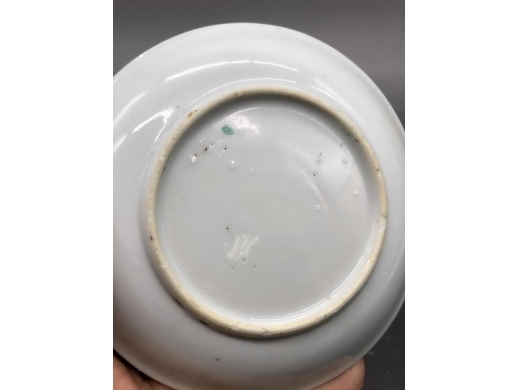 粉彩花蝶纹碟