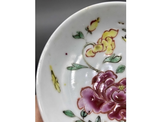 粉彩花蝶纹碟