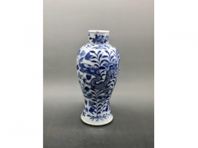 青花龙穿花鸡腿瓶