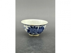 青花花蝶纹茶盏