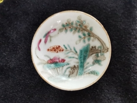 粉彩花蝶纹盅