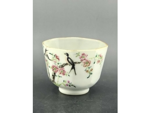 粉彩杏林春燕八方茶盏