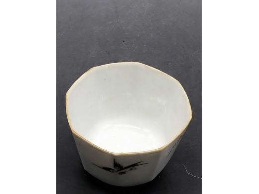 粉彩杏林春燕八方茶盏