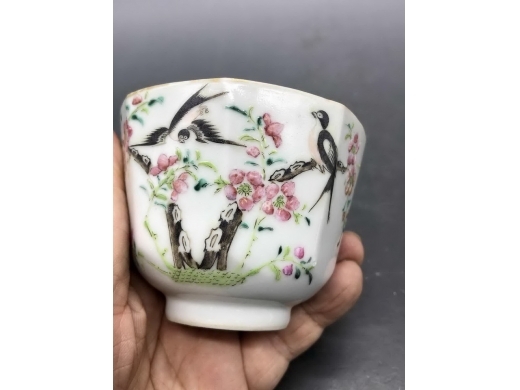 粉彩杏林春燕八方茶盏