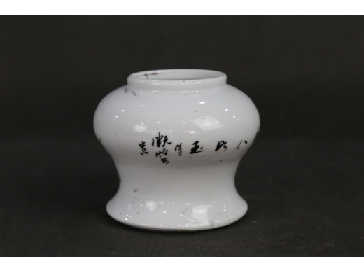 粉彩人物小罐