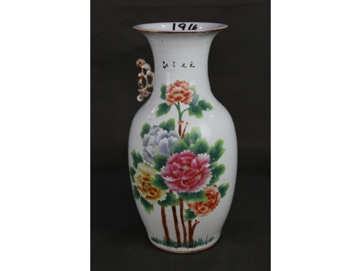 150件粉彩花卉瓶