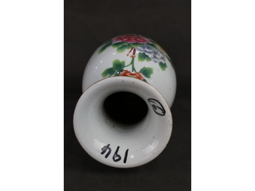 150件粉彩花卉瓶