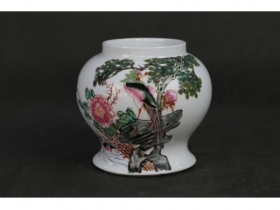 粉彩花鸟小罐