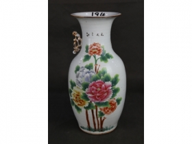 150件粉彩花卉瓶