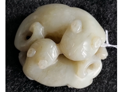 玉双欢挂件