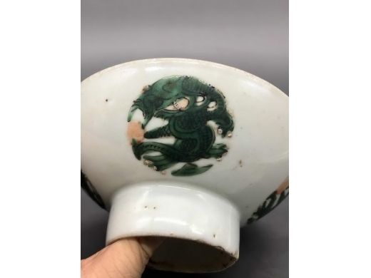 粉彩团龙纹高足碗