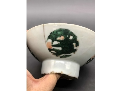 粉彩团龙纹高足碗