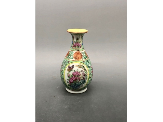 广彩锦地开光花鸟玉壶春瓶