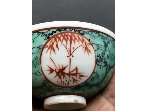 绿地开光矾红竹纹茶盏