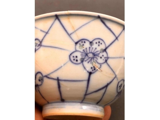 青花淡描冰梅纹米通花茶碗