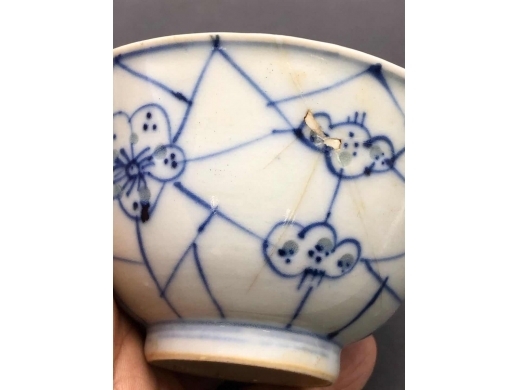 青花淡描冰梅纹米通花茶碗