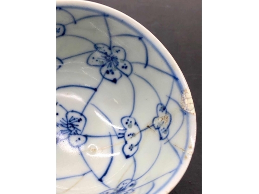 青花淡描冰梅纹米通花茶碗