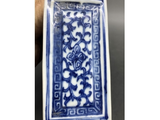 青花勾莲纹长方茶叶罐